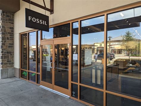 fossil outlet mirabel